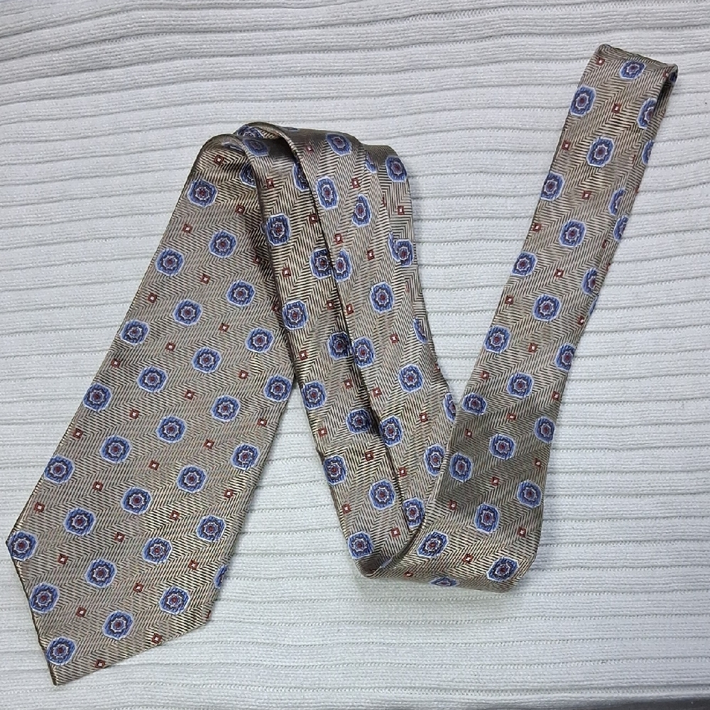 Elegant Patterned Men's Tie